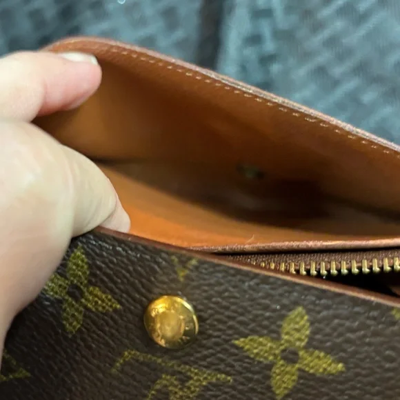 Louis Vuitton Zip Wallet - Picture 4 of 13